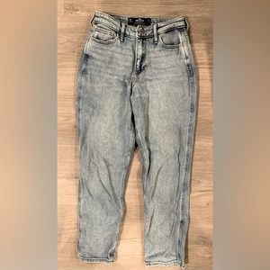 Hollister curvy high-rise mom jean, size 1R